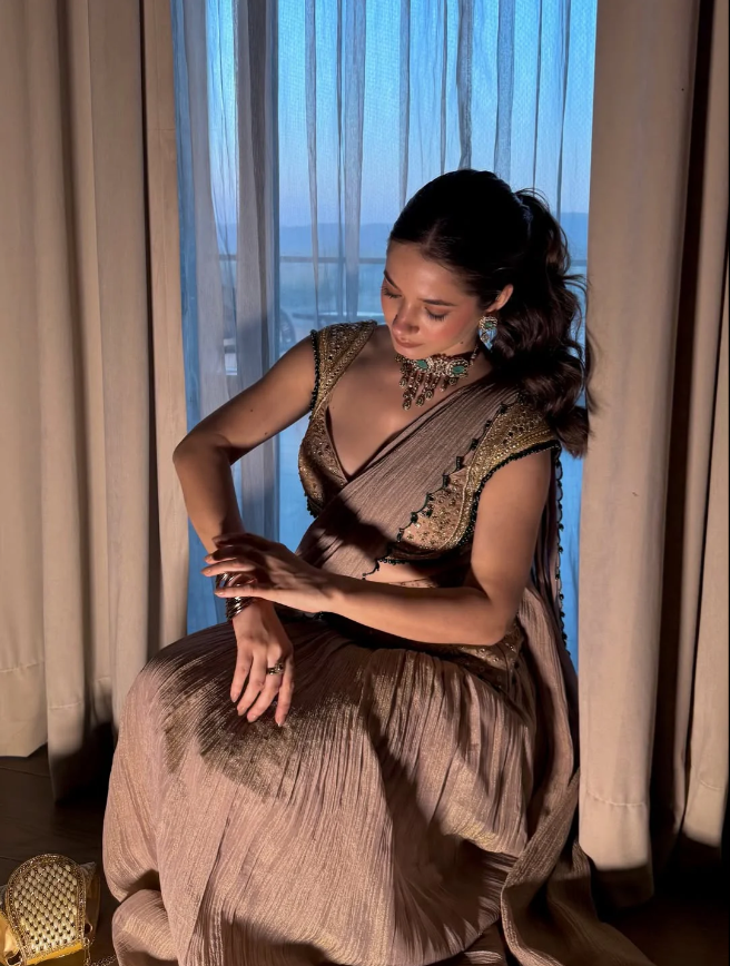 Noor-e-Mirror Drape Saree